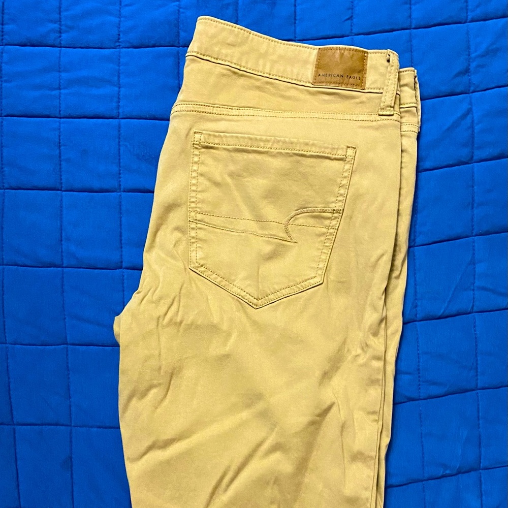American Eagle NE(X)IT LEVEL STRETCH khaki pants size 14